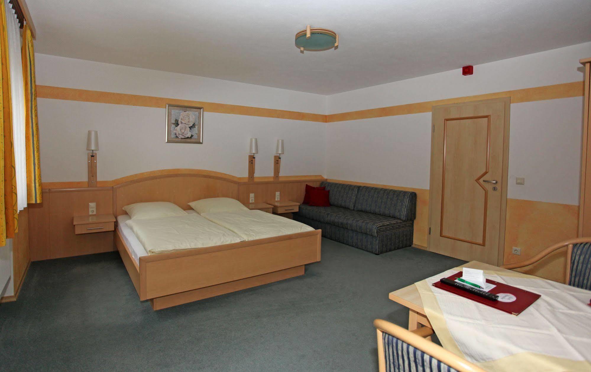 Hotel Garni Hopfengold Wolnzach Eksteriør bilde